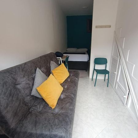 Confortable Habitacion En Apartamento Amoblado Jardin Exterior foto