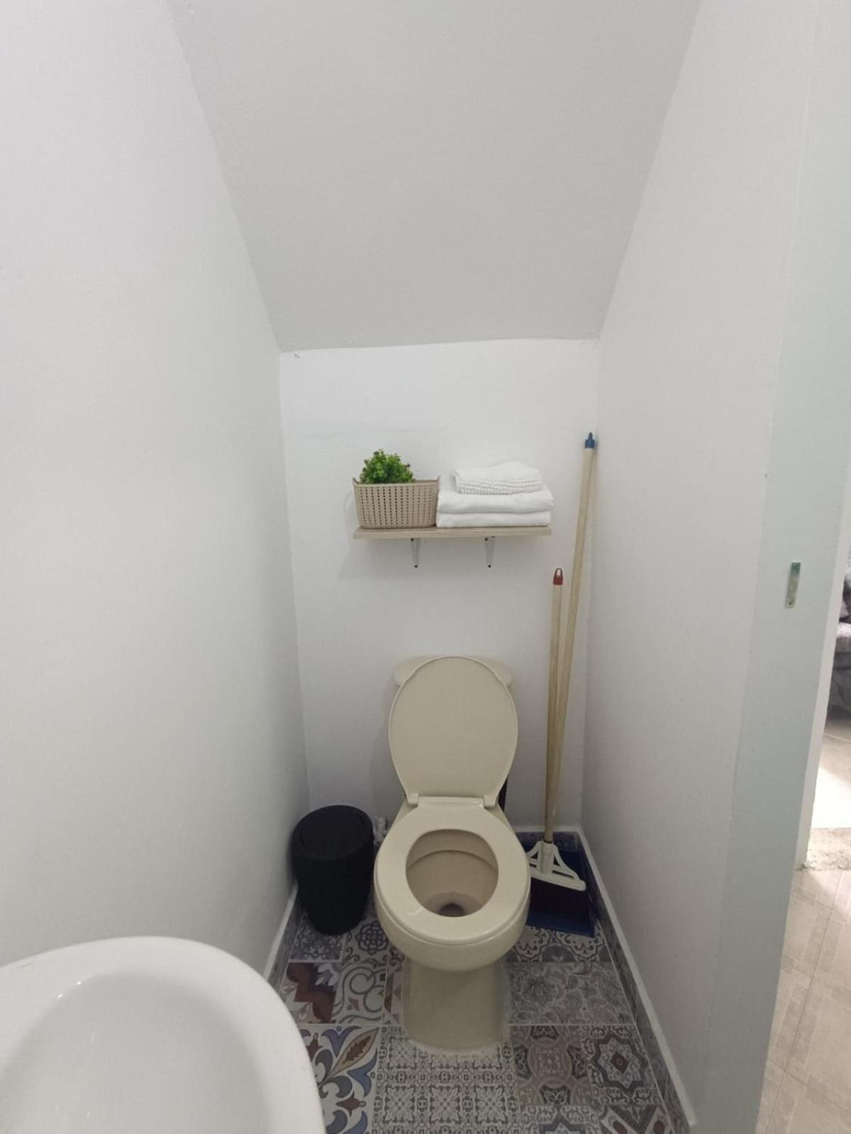 Confortable Habitacion En Apartamento Amoblado Jardin Exterior foto