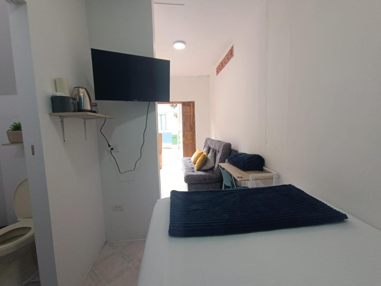 Confortable Habitacion En Apartamento Amoblado Jardin Exterior foto